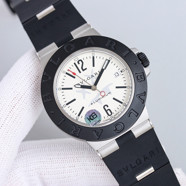 ブルガリ時計正面デザイン